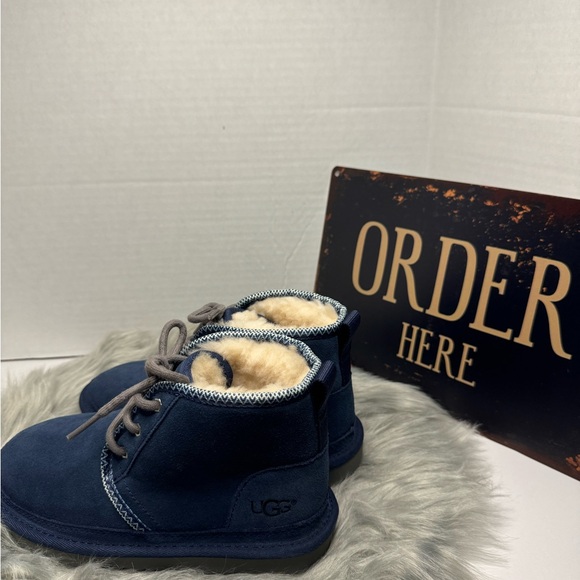 Uggs Neumel II Tasman (NEW NO TAGS, NO BOX)) Boys size 2 US - Picture 8 of 16